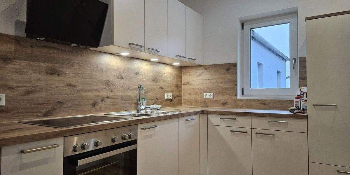 Erstbezug: Moderne 2,5-Zimmer-Wohnung mit Balkon und EBK zentral in Gangkofen 2 zimmer