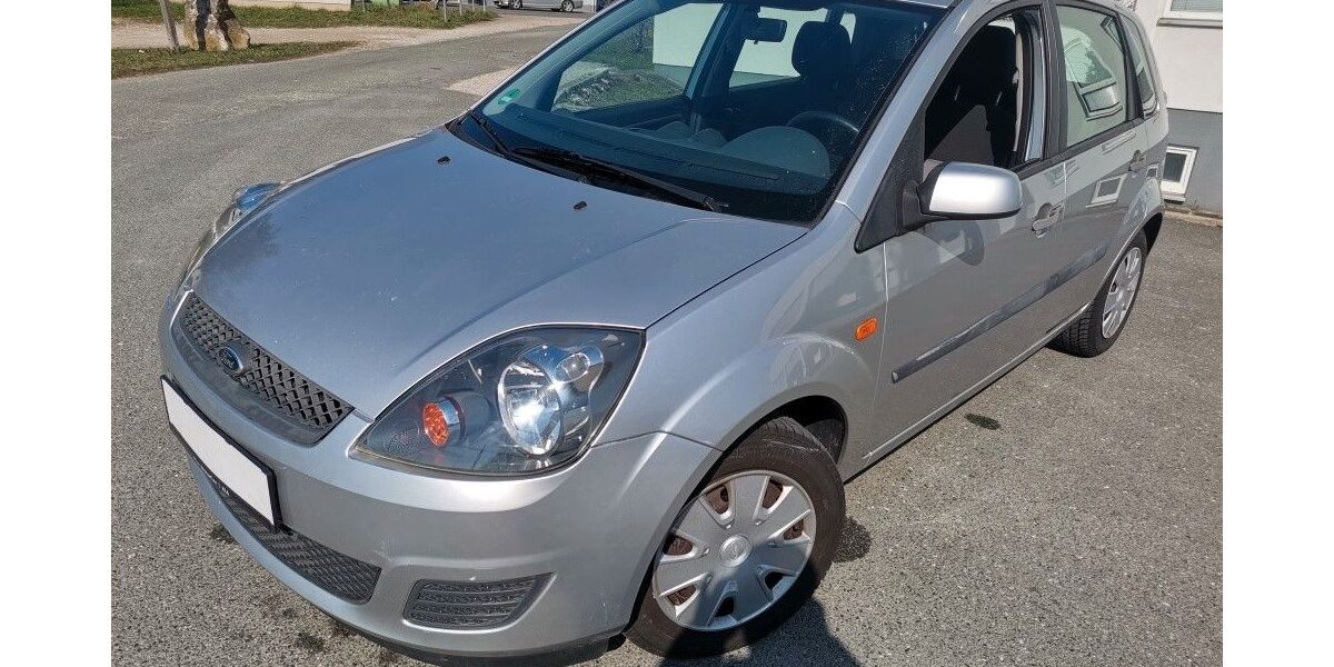 Ford Fiesta 65.100 km 2.899 &euro; Fürth 90762
