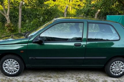 Renault Clio 94.711 km 1.700 &euro; Jarmen 17126
