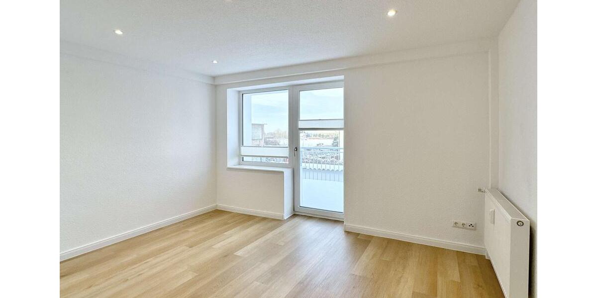 Hochwertig sanierte 3-Zi.-Whg. mit Einbauküche & großzügigem Balkon 3 zimmer