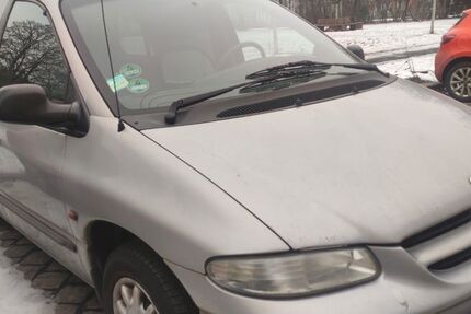 Chrysler Voyager 250.000 km 2.000 &euro; Berlin 10404