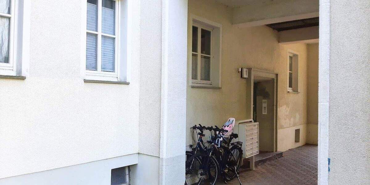 Hell & Renoviert! 3 Zimmer + Esszimmer, Vinyl-Boden, Tageslichtbad + 2 Abstellräume + gute Lage 3 zimmer