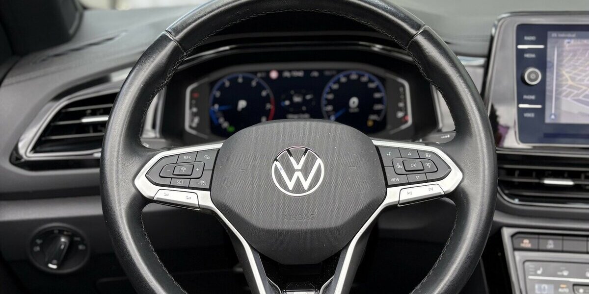 VW T-Roc Cabriolet R-Line KAMERA/NAVI/CARPLAY/DSG 28.400 km 29.900 &euro; Villingen-Schwenningen 78054