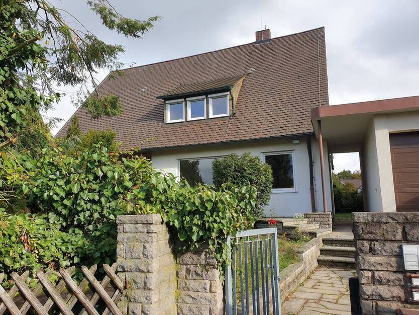 Generationshaus oder Großfamilie? Haus mit EinliegerWohnung? 8 Räume, 2 Bäder, Garage, Garten: Beste Voraussetzungen für die Eigenheimerfüllung!