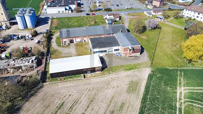 HALLENKOMPLEX MIT FREIFLÄCHEN UND WIESE - Gewerbeobjekt Ilsede | Angebot:27082312