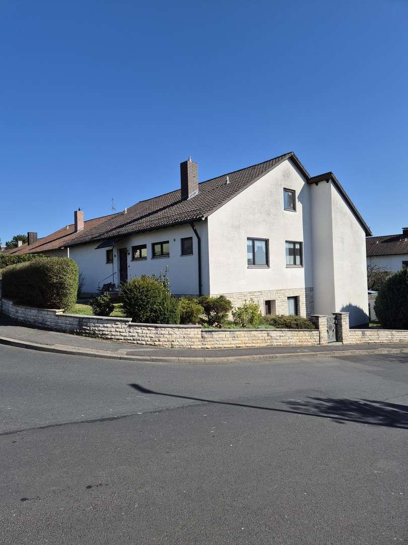 Haus zum Kaufen in Höchberg 750.000 € 254 m² 9 zimmer