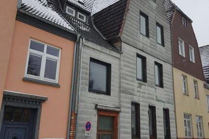 Haus Flensburg - 7 Zimmer, 360 m&sup2;, 3.240&euro; | Angebot:24836609