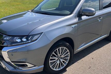 Mitsubishi Plug-in Hybrid Outlander 64.000 km 22.222 &euro; Eslarn 92693
