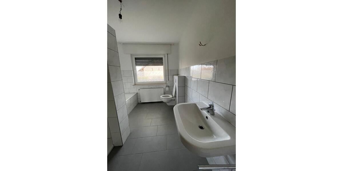 Etagenwohnung Salzkotten - 2 Zimmer, 90 m&sup2;, 650&euro; | Angebot:25403020