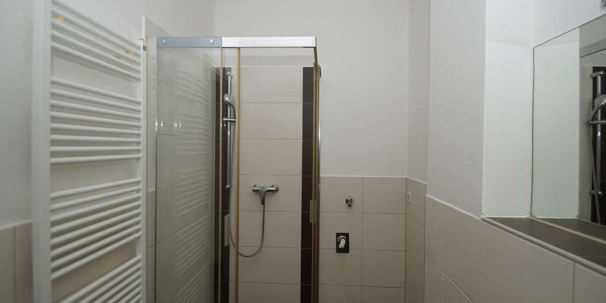 mit 360° Rundgang! Sanierte 2 Zimmer mit Balkon + großer Küche am Brühl! 2 zimmer