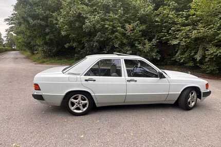 Mercedes-Benz 190 206.000 km 4.200 € Menden 58706