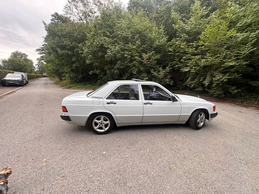 Mercedes-Benz 190 206.000 km 4.200 € Menden 58706