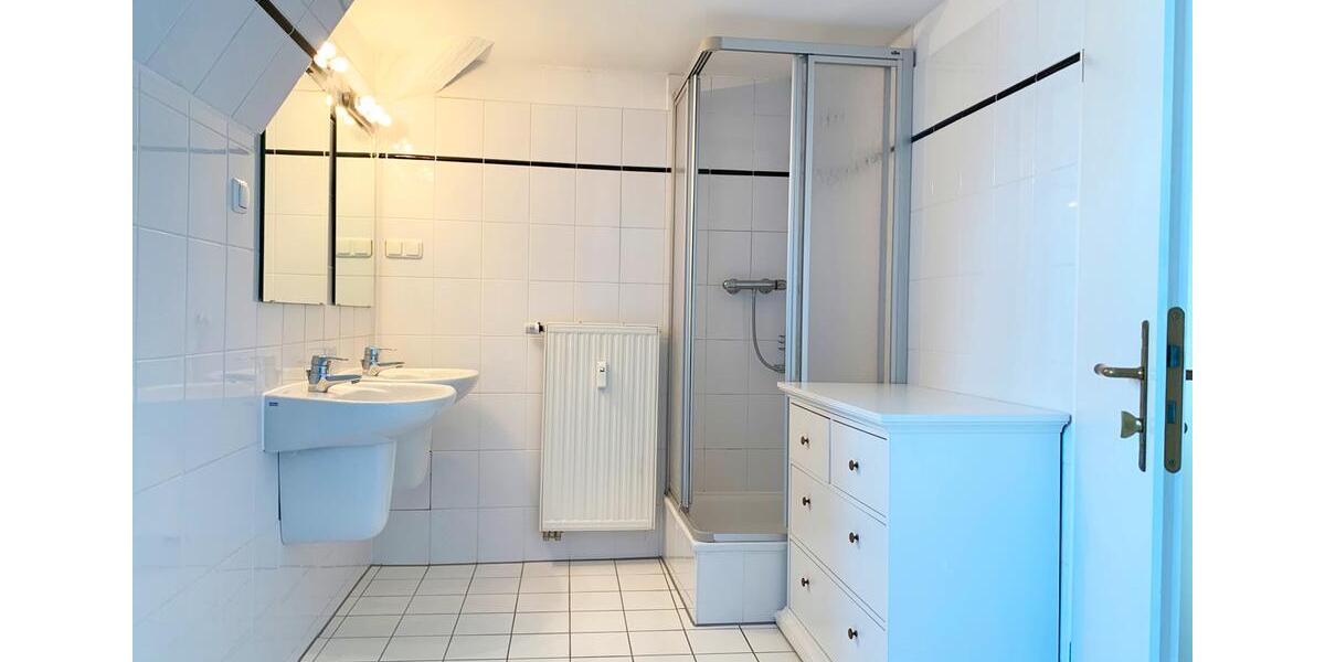 Dachgeschoßwohnung Halle (Saale) - 3 Zimmer, 75 m&sup2;, 1.190&euro; | Angebot:26008357
