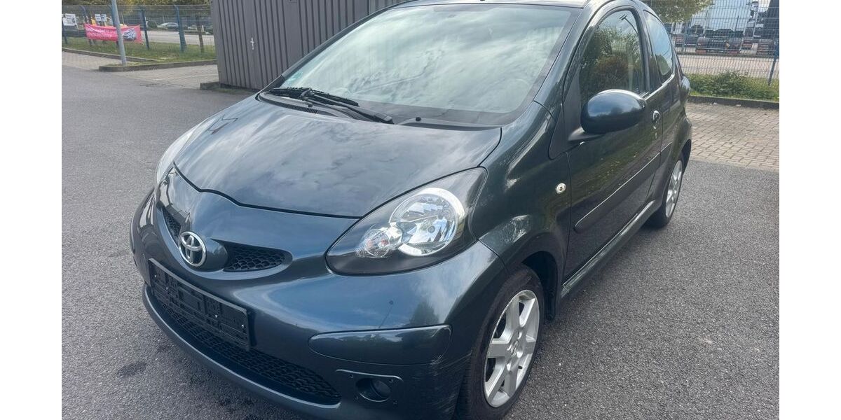 Toyota Aygo (X) 194.000 km 1.790 &euro; recklinghausen 45659