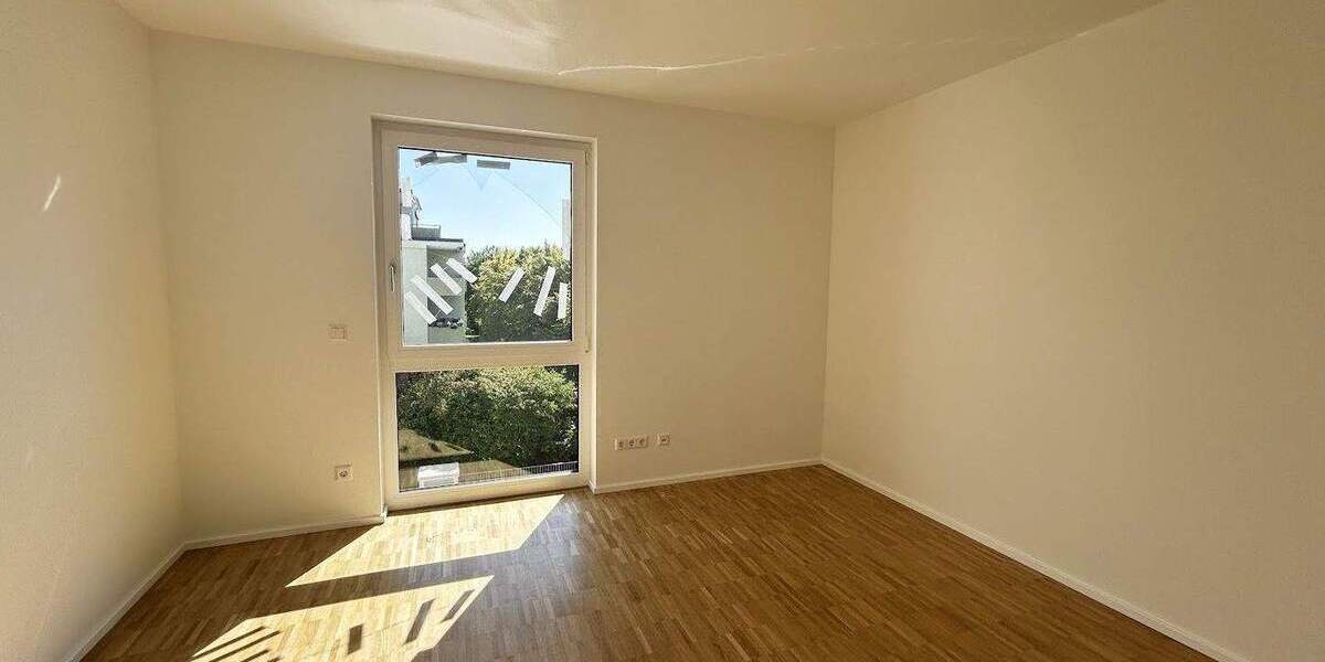 Etagenwohnung Stuttgart Untertürkheim - 5 Zimmer, 120 m&sup2;, 2.190&euro; | Angebot:25371387