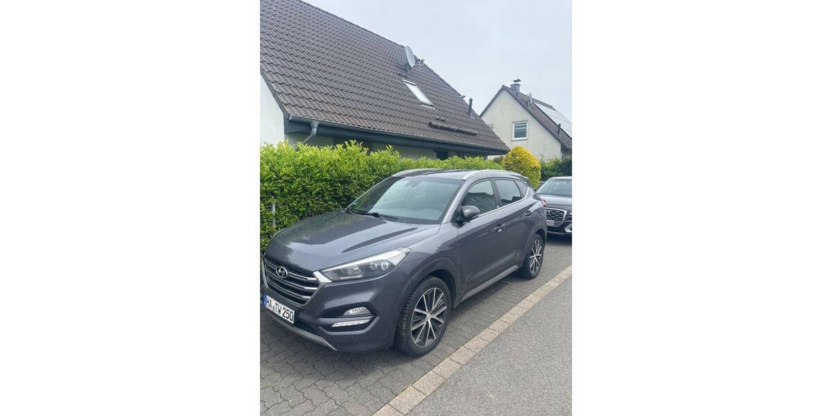 Hyundai TUCSON 67.000 km 17.500 &euro; Altena 58762