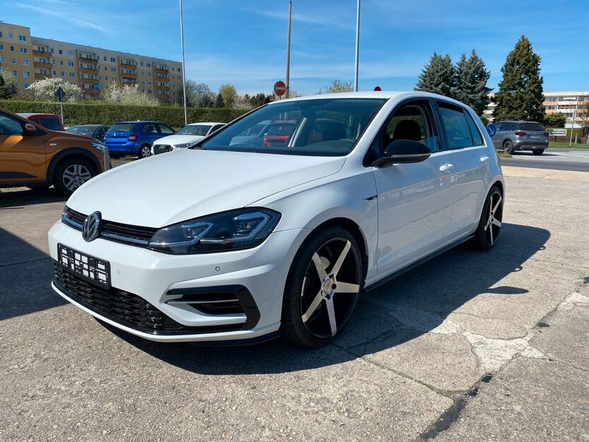 VW Golf 64.121 km 15.890 € Bautzen 02625