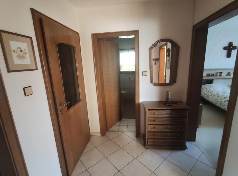 Einfamilienhaus mit Garage und Garten
