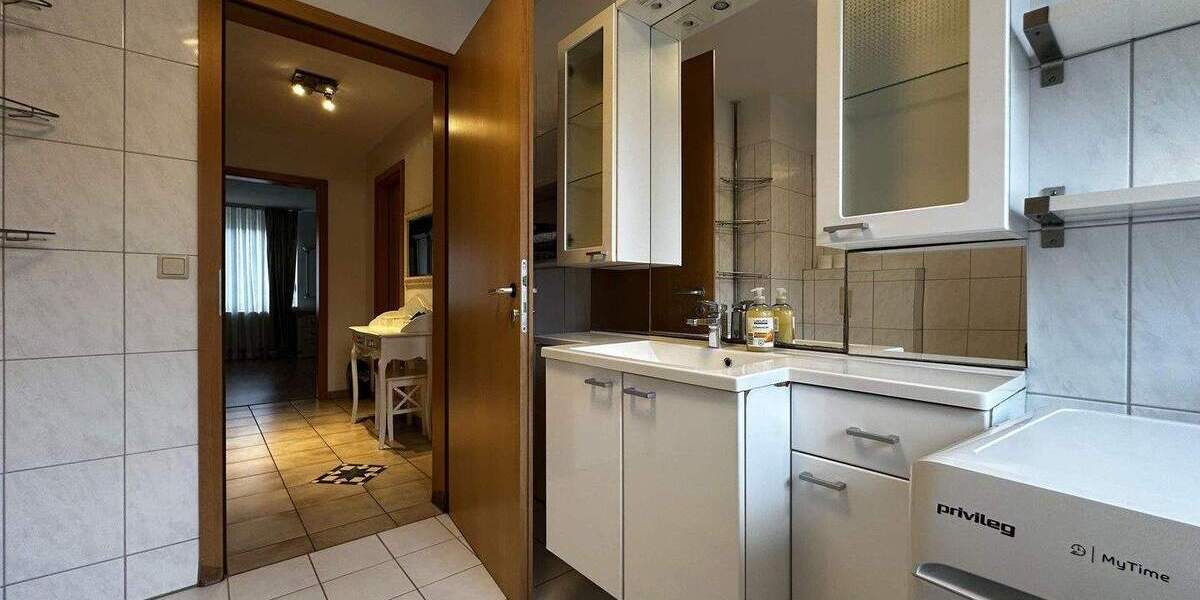 Reihenmittelhaus Köln Ossendorf - 4 Zimmer, 145 m&sup2;, 2.750&euro; | Angebot:24736531