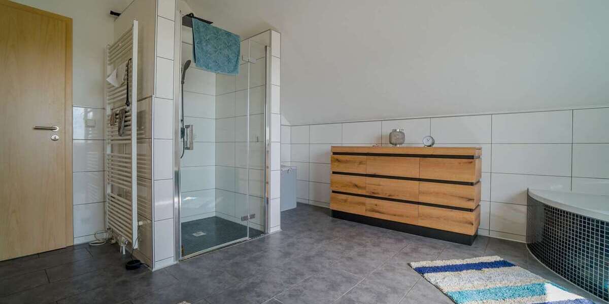 Sonniges Traumhaus mit viel Platz in Haiger OT - Einfamilienhaus Haiger | Angebot:27197051