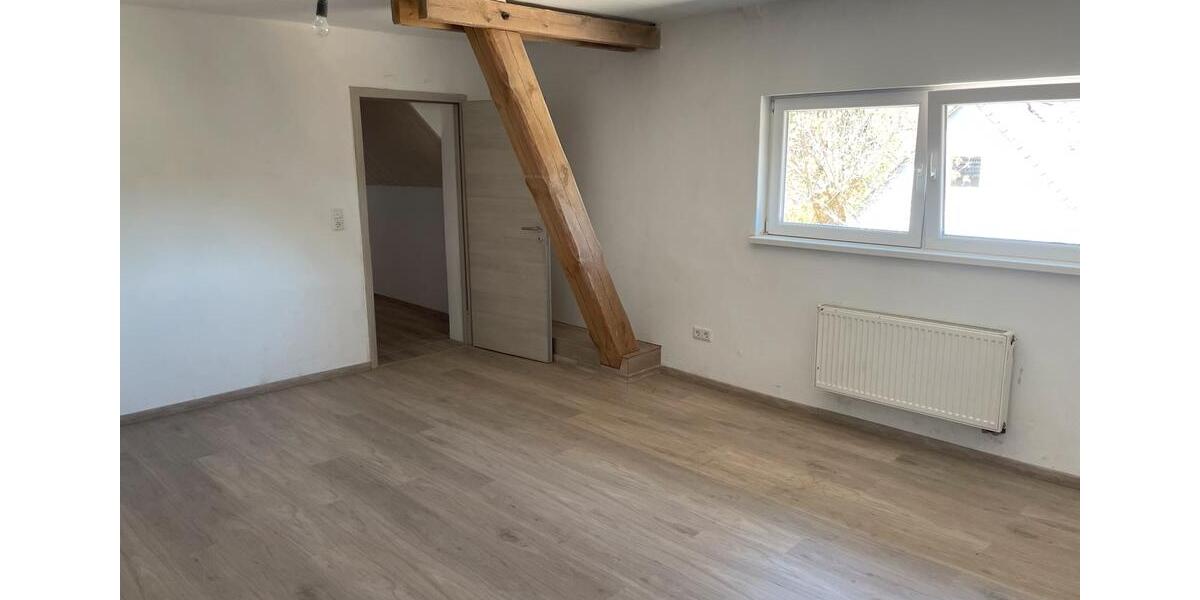 Etagenwohnung Schnaittach - 5 Zimmer, 160 m&sup2;, 1.000&euro; | Angebot:26398619