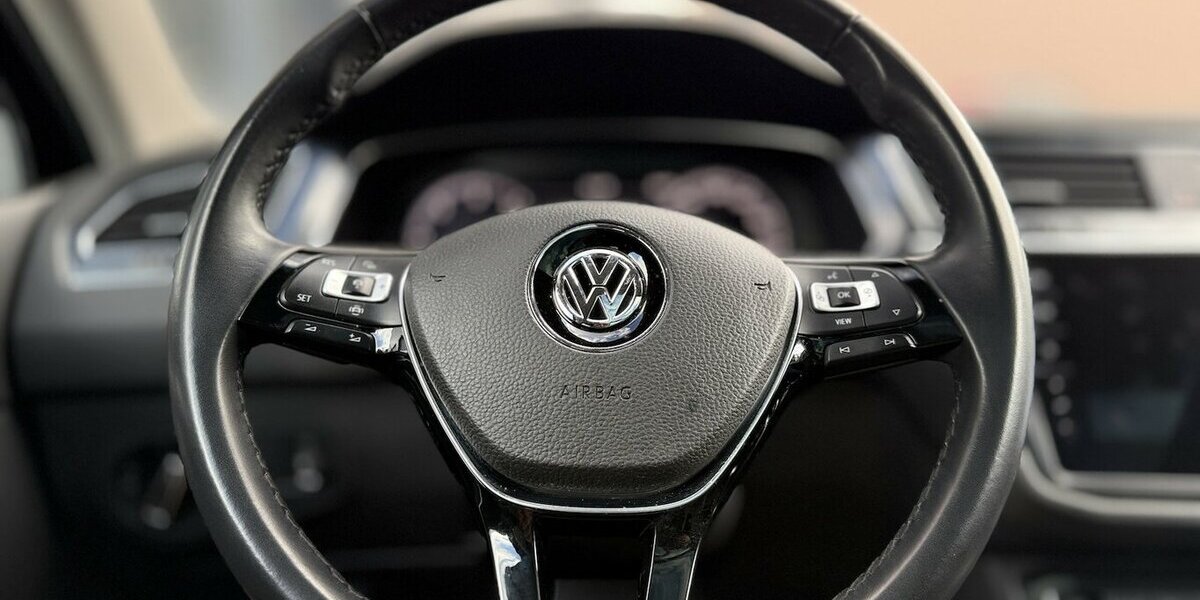 VW Tiguan R-Line / Allrad / Pano / Keyless 84.000 km 33.900 &euro; Mönchengladbach 41066