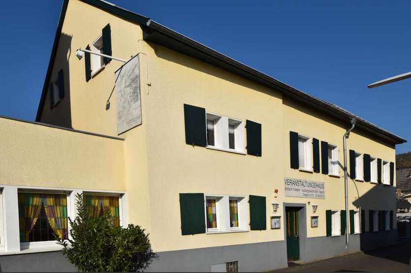 Haus zum Kaufen in Königswinter 368.000 € 300 m²