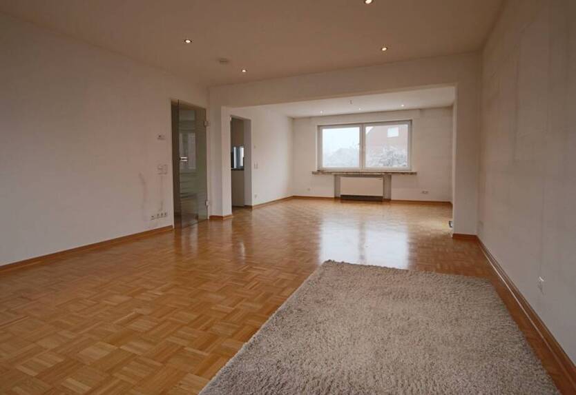 2-Zimmer-Wohnung mit Dachterrasse und Kfz-Stellplatz