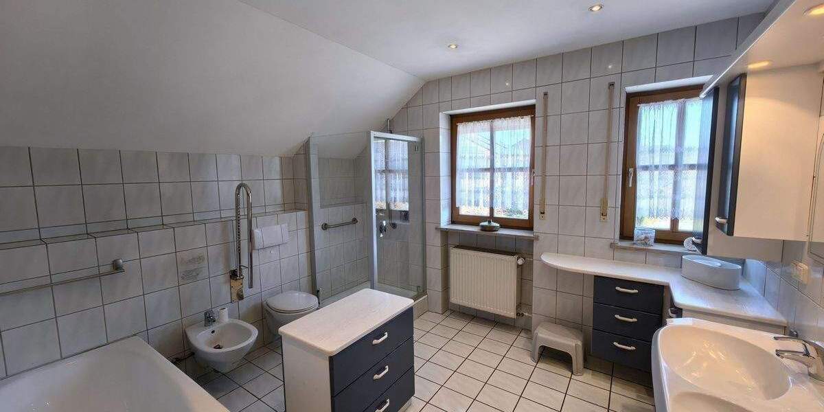 Mehrfamilienhaus, Wohnhaus Emmerting - 6 Zimmer, 164 m&sup2;, 639.000&euro; | Angebot:26433641