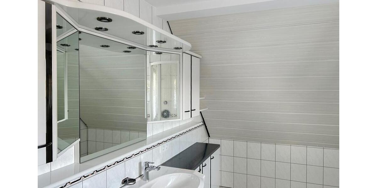 Etagenwohnung Steimel - 5 Zimmer, 158 m&sup2;, 1.100&euro; | Angebot:25269230