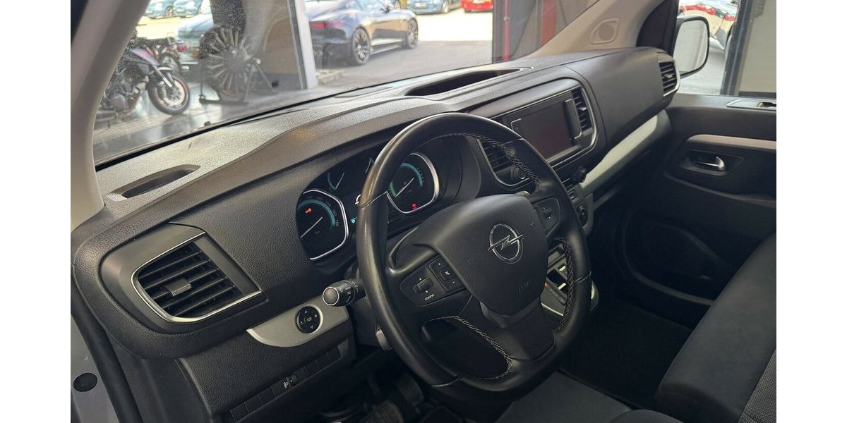 Opel Zafira Life -e Selection M 75kWh 9 Sitzer CAM 29.800 km 31.990 &euro; Lich 35423