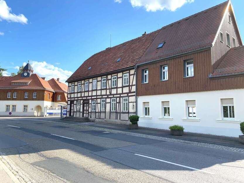 Haus zum Kaufen in WeißenbornErzgebirge 150.000 € 310 m²