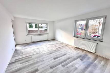 Modernisierte HochparterreWohnung mit gelungener Raumaufteilung und Südwest- Loggia in beliebter Wohnlage in Oldenburg- Donnerschwee zentrumsnah