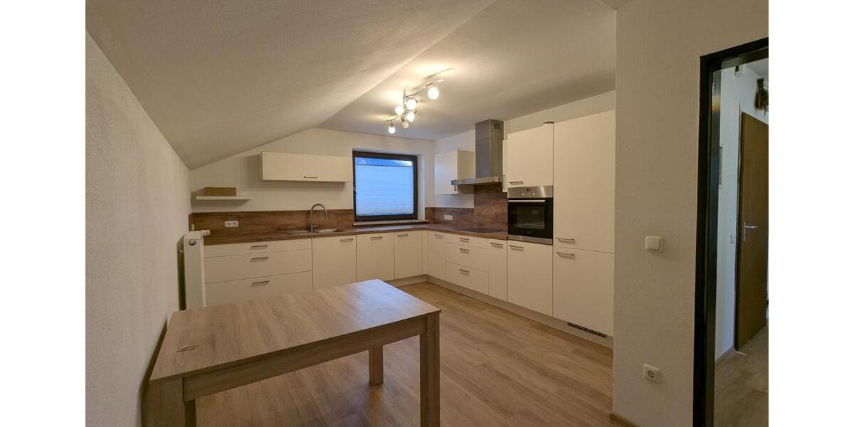 Lam Attraktive DG Wohnung schöner Ausblick, Einbauküche 87qm 5 zimmer