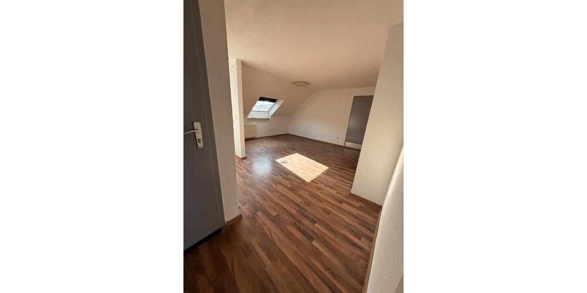 Dachgeschoßwohnung Ofterdingen - 5 Zimmer, 95 m&sup2;, 950&euro; | Angebot:26637754