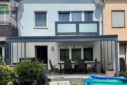 Reihenmittelhaus in 65474 Bischofsheim – Lage nahe Mainufer