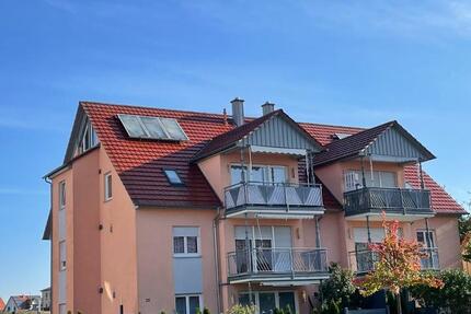 Sonnige, hochwertig ausgestattete Wohnung mit Balkon und Garage zimmer