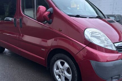 Opel Vivaro 175.000 km 8.700 &euro; Detmold 32758