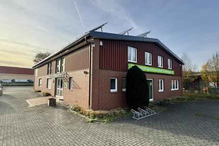 Gepflegte Gewerbehalle mit vielfältiger Nutzungsmöglichkeit zimmer