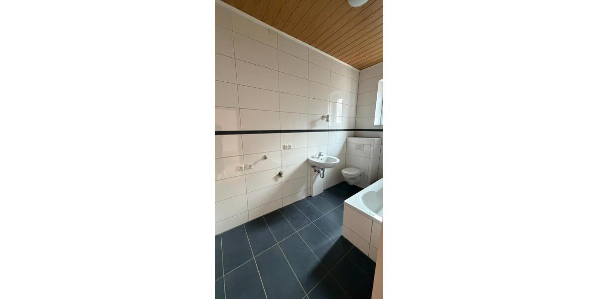 Etagenwohnung Arzberg - 5 Zimmer, 100 m&sup2;, 700&euro; | Angebot:26185124
