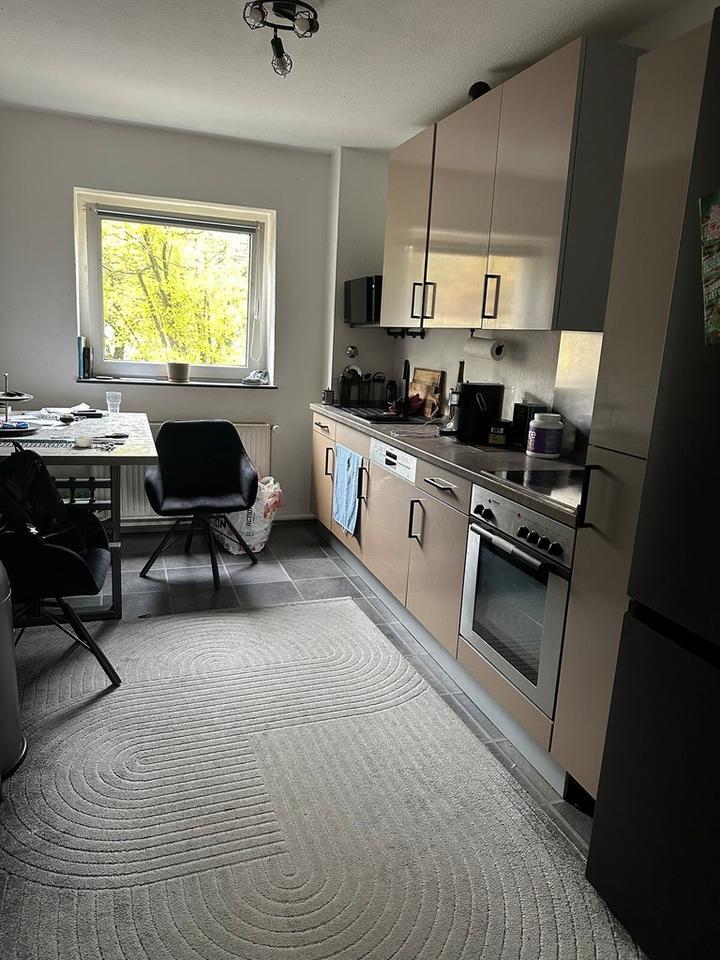 Bei VIVAWEST die Sonnenstrahlen auf dem eigenen Balkon genießen. zimmer