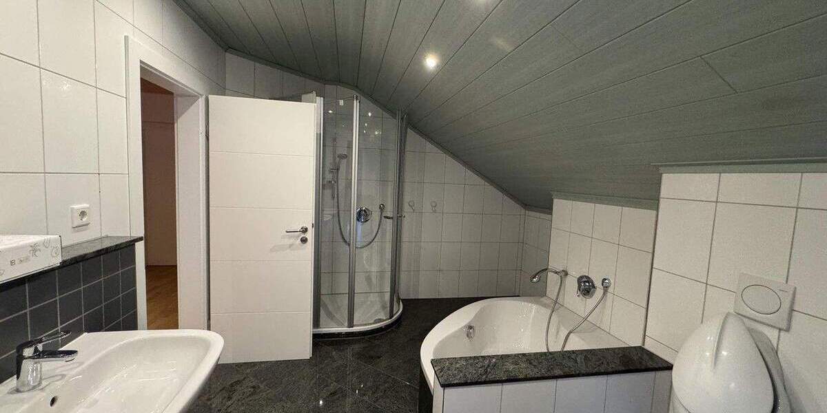 Einfamilienhaus Neckarzimmern - 6 Zimmer, 315 m&sup2;, 2.600&euro; | Angebot:25757028