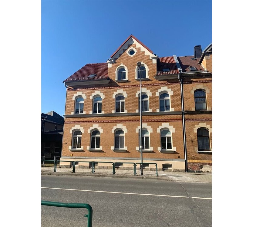 Großzügige 3,5-Zimmer mit Laminat und Tageslichtbad mit Wanne in guter Lage!