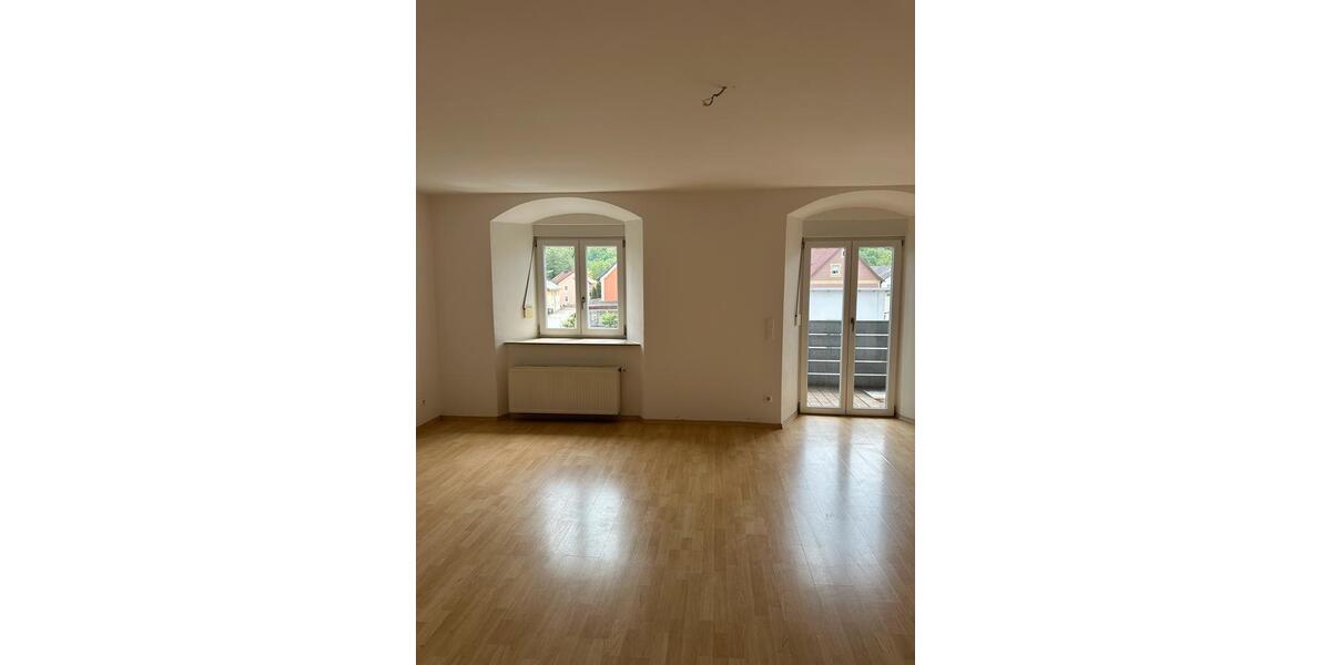 Etagenwohnung Bodenwöhr - 3 Zimmer, 92 m&sup2;, 820&euro; | Angebot:26124375