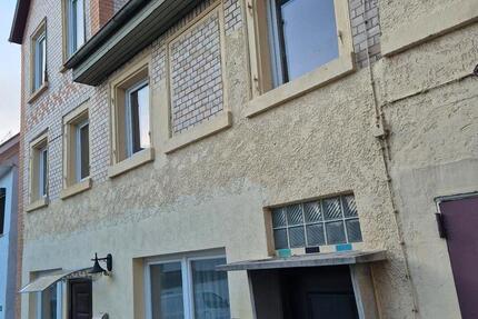 Haus mit Zwei Wohnung Garage und Hof 7 zimmer