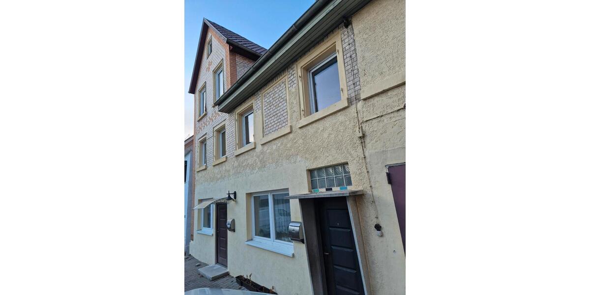 Haus mit Zwei Wohnung Garage und Hof 7 zimmer