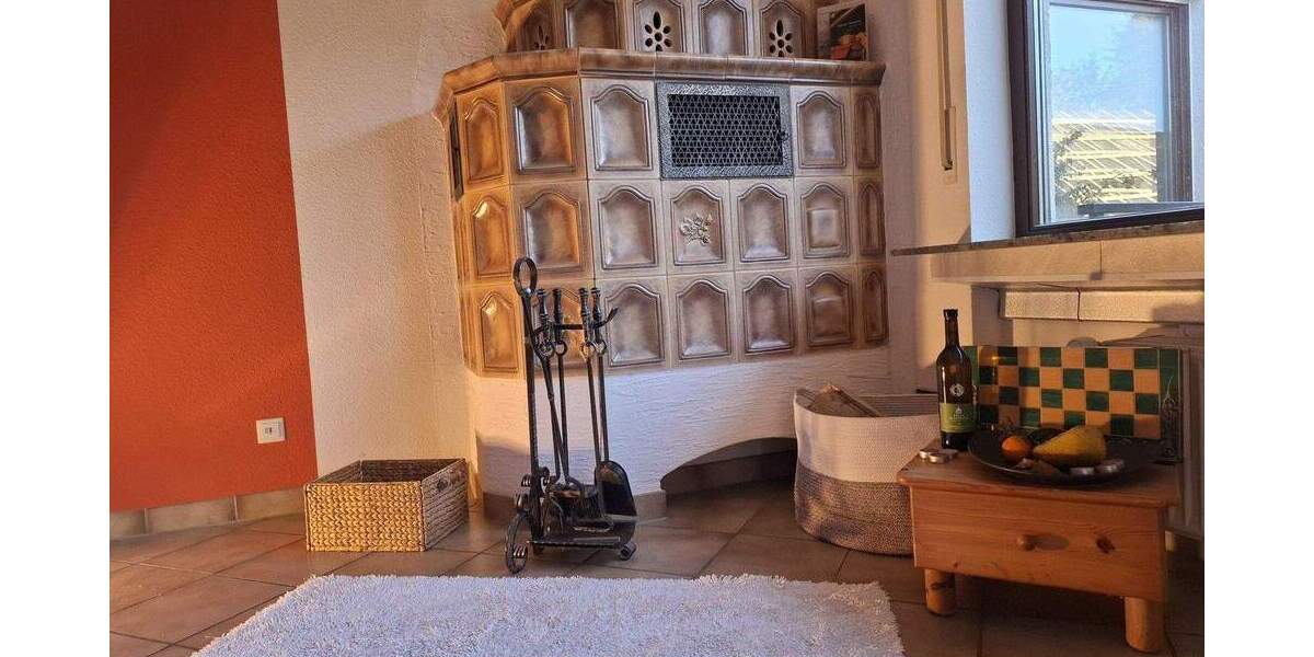 Lichtdurchflutete 3,5-Zimmer-Doppelhaushälfte mit Kachelofen, Garten & Panoramaterrasse 3 zimmer