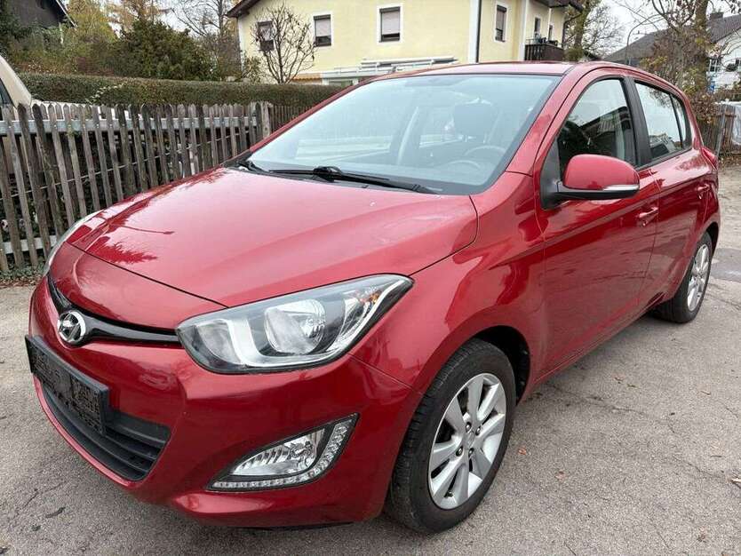 Hyundai i20 128.000 km 2.550 € München 81245