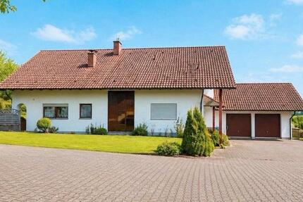 Haus Straßkirchen - 9 Zimmer, 221 m&sup2;, 1.950&euro; | Angebot:26617779