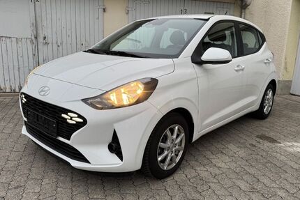 Hyundai i10 27.300 km 12.800 &euro; München 80939